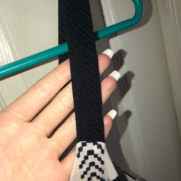 Patterned Romper - Picture 7 of 8